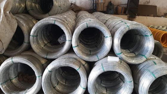 금속이 아닌 SAE1006 와이어 핫 롤 Z35 밸런াইজ드 스틸 와이어 스틱 코일로 나뭇가지 제조 허용 ± 1% ± 1% 허용