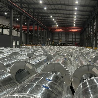 700-900MM 폭 핫 디프 ZM450 G550 알루진크 AZ150 GS 인증과 함께 진열 스틸 코일