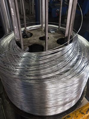 금속이 아닌 Q195 Q235 ASTM JIS DIN AISI BS SAE1006 1008 1017 1020 JIS 표준을 가진 가연제철 실