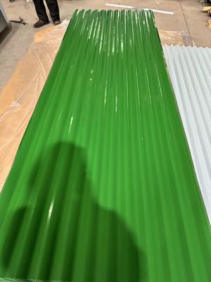 SGCC SPCC SECC DX51D 진열 지붕판 너비 750mm-1050mm 코팅 색상 칠 PPGI 건축물 진열 철 지붕판