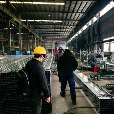 금속이 아닌 고온 롤링 홀로 탄소 파이프 40x40mm 70x70mm 산업 강도 Z30 Z60 코팅을 가진 진료 된 정사각형 튜브